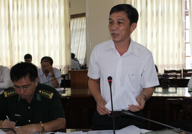 Đại diện Sở Xây dựng báo cáo về tình hình triển khai các dự án đầu tư