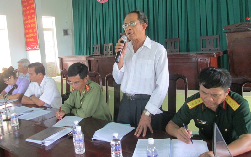 Đồng chí Nguyễn Xuân Diệu, Phó trưởng Ban Tổ chức Tỉnh ủy đóng góp ý kiến trong công tác xây dựng đảng của Huyện ủy Buôn Đôn