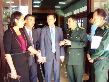 Các đại biểu trao đổi cùng