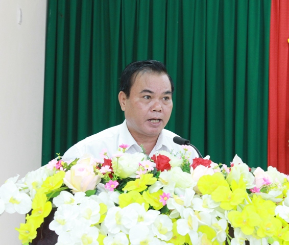 Phó Bí thư Tỉnh ủy Êban Y Phu phát biểu tại hội nghị.