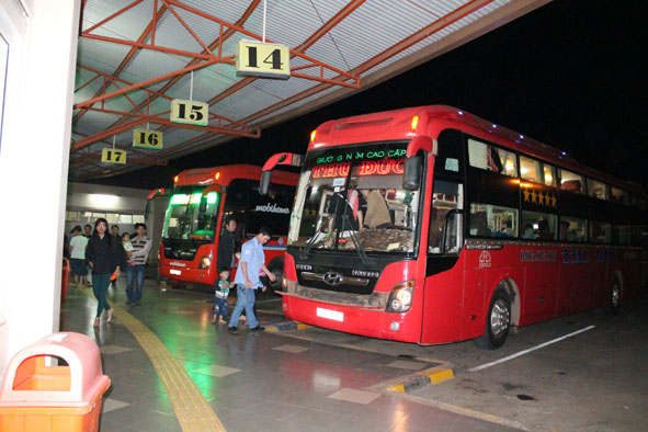 Hành khách tại Bến xe phía Nam Buôn Ma Thuột.