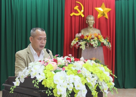 Đại diện lãnh đạo TP. Buôn Ma Thuột trình bày tham luận thực hiện công tác tôn giáo trên địa bàn 