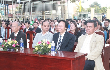 Các đại biểu tham dự buổi lễ