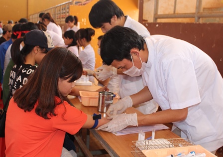 lấy máu xét nghiệm