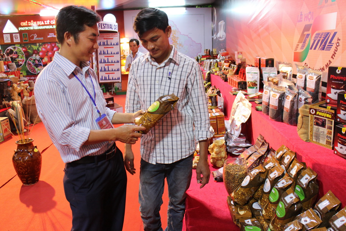 ... và thu hút đông đảo