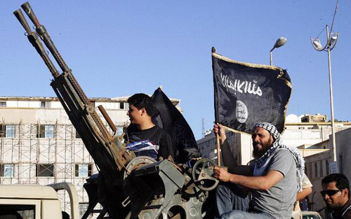 Các tay súng Nhà nước Hồi giáo ở Lybia (ảnh: Daily Mail)