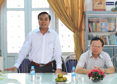 Phó Bí thư Tỉnh ủy Ê ban Y Phu phát biểu tại buổi gặp mặt