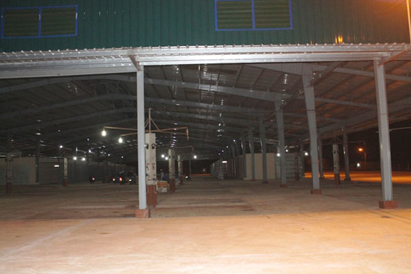 Chợ đầu mối Tân Hòa vắng bóng tiểu thương.