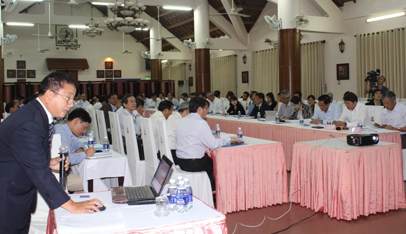 Phó Giám đốc Sở Khoa học và Công nghệ Đắk Lắk Vương Hữu Nhi trình bày tham luận