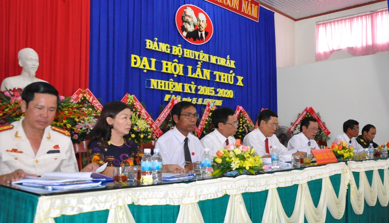 Đoàn Chủ tịch chủ trì đại hội