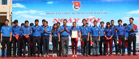 ra mắt đội hình thanh niên tình nguyện phản ứng nhanh, sơ cứu về tai nạn giao thông của huyện Ea H’leo