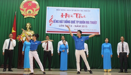 Tiết mục hát tốp ca của Hội Nông dân phường Thắng Lợi