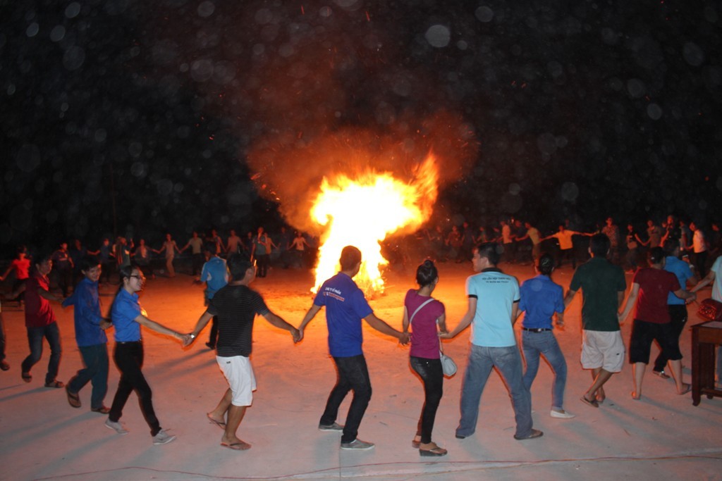 Cùng vui lửa trại