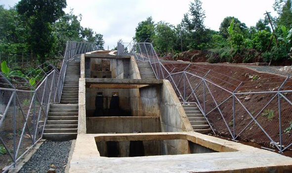 Cửa xả nước mưa Ama Khê.