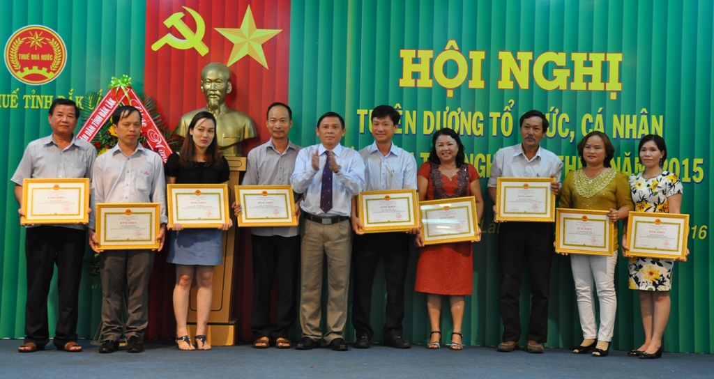 Các cá nhân nhận Bằng khen của UBND tỉnh