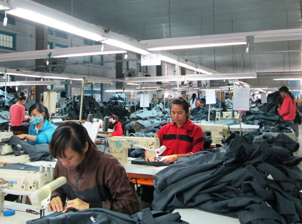 Lao động sản xuất tại Công ty Cổ phần may Đắk Lắk.