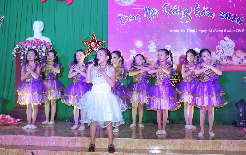 Tiết mục văn nghệ đặc sắc tại đêm hội