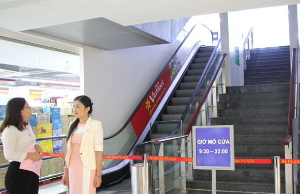Thang cuốn tại Trung tâm thương mại Vincom Plaza Buôn Ma Thuột chỉ hoạt động trong khung giờ quy định để giảm điện năng tiêu thụ.