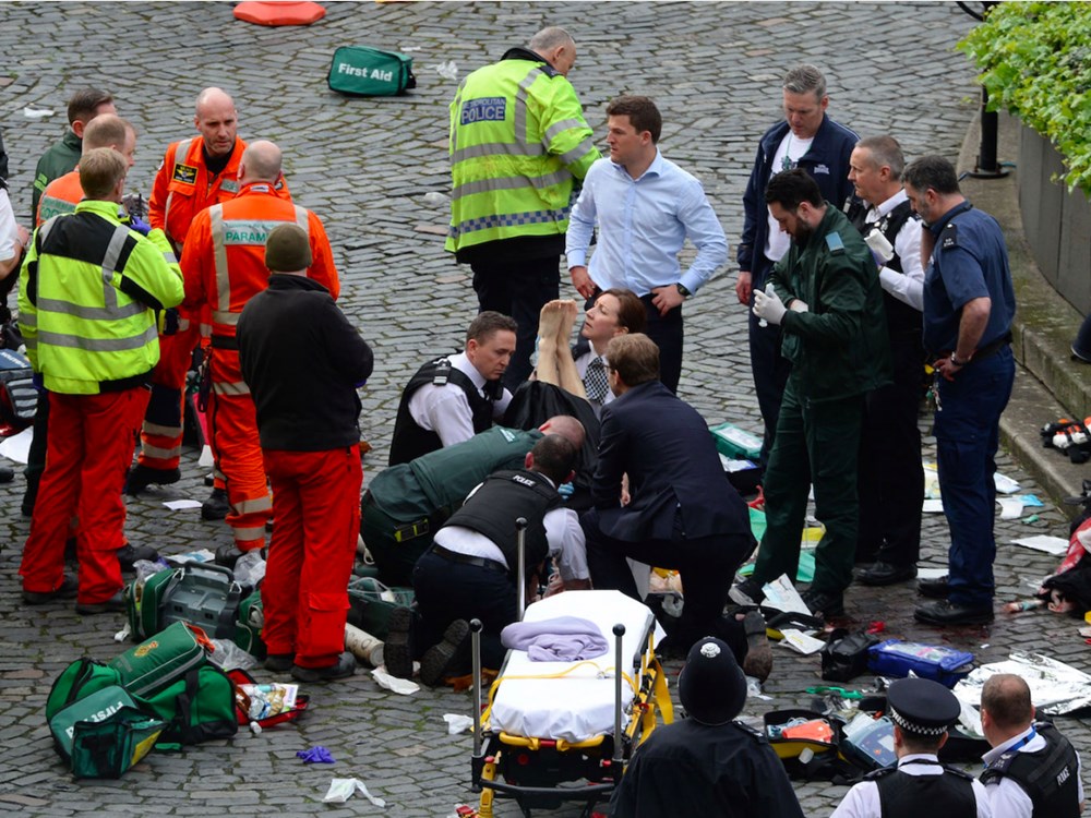 Lực lượng an ninh tại hiện trường vụ tấn công bên ngoài Tòa nhà Quốc hội Anh. (Ảnh: PA)