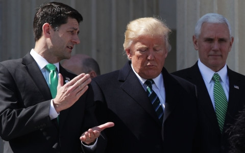 Tổng thống Donald Trump đang phải đối mặt với những vấn đề nghiêm trọng trong chính nội bộ Chính phủ Mỹ. Ảnh: Reuters