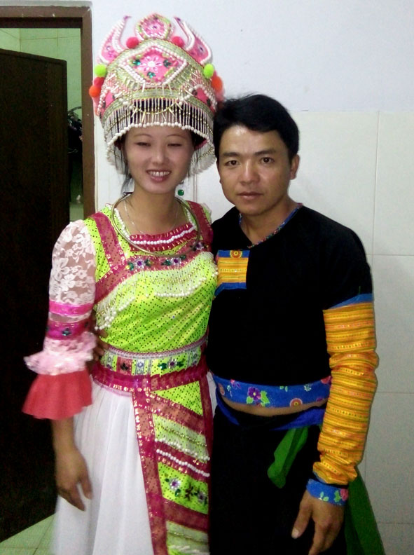  Vợ chồng anh Thề  và chị Nhung.  