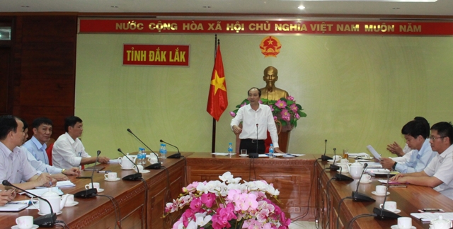 Phó Bí thư Tỉnh ủy, Chủ tịch UBND tỉnh Phạm Ngọc Nghị phát biểu tại cuộc họp.