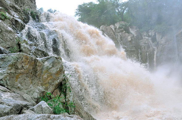 Hùng vĩ Thác Bay.