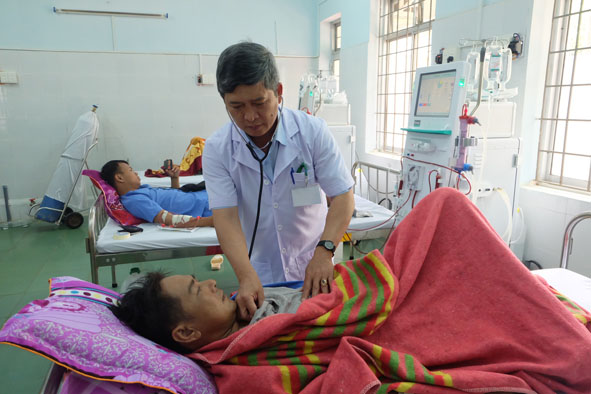  Người bệnh chạy thận nhân tạo tại BVĐK thị xã  Buôn Hồ.    