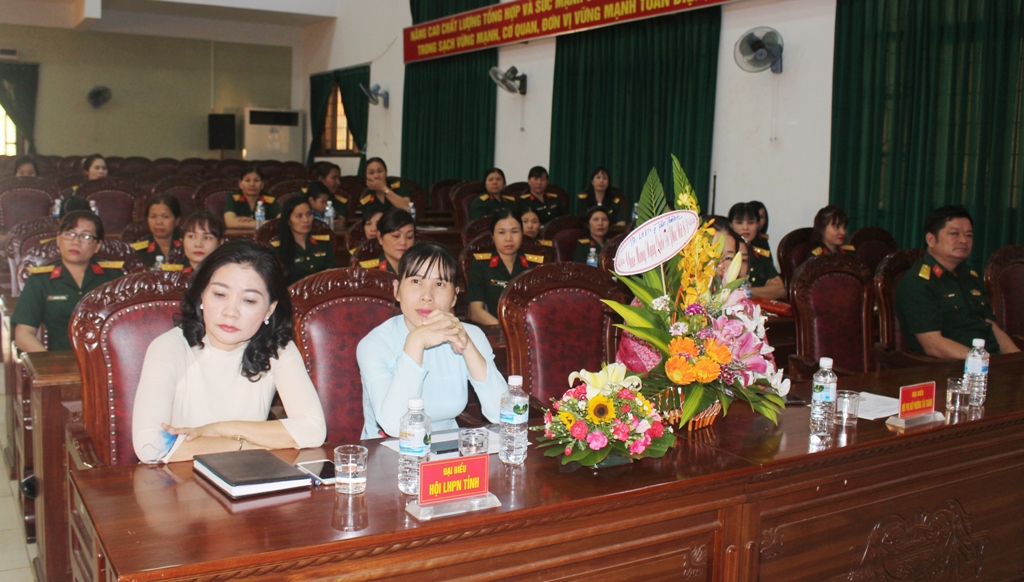 Các đại biểu tham dự buổi gặp mặt