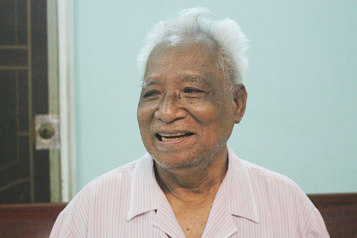 Thiếu tá Rơ Lan Niên tự hào khi kể về  Thiếu tướng Y Blốk Êban.