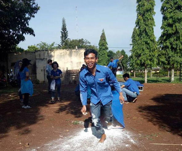 Trại sinh vượt qua các thử thách để nhập Trại huấn luyện.