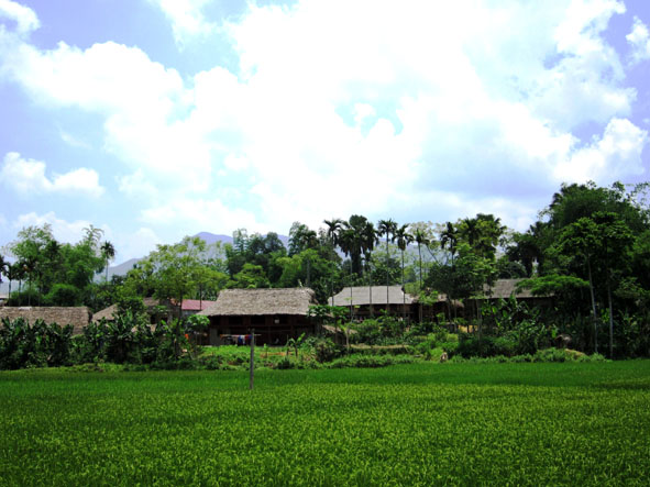 Bản nhà sàn xóm Roòng Khoa (Điềm Mặc - Định Hóa - Thái Nguyên).