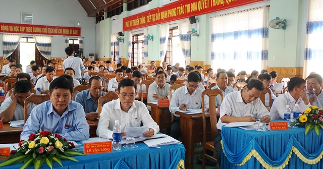 Các đại biểu tham dự kỳ họp.