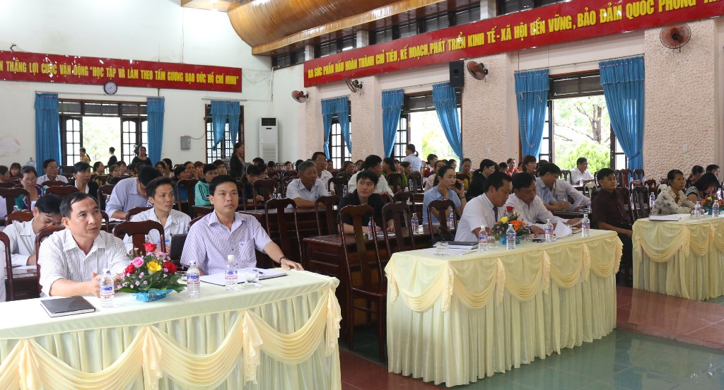 Các đại biểu tham dự buổi gặp gỡ, 