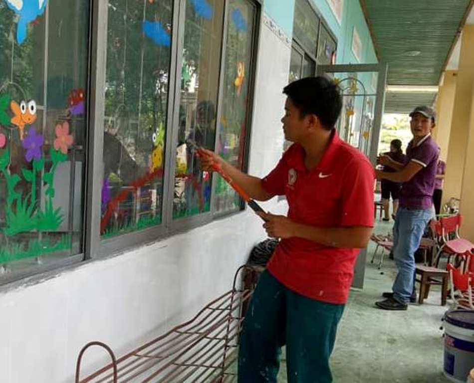 Trang trí lớp học để sẵn sàng cho năm học mới.