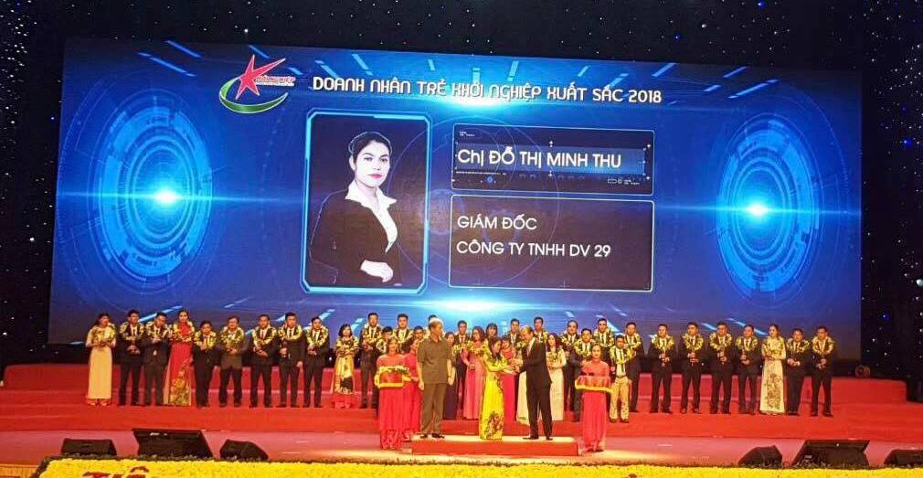 Chị Đỗ Thị Minh Thu nhân danh hiệu Doanh nhân trẻ khởi nghiệp năm 2018