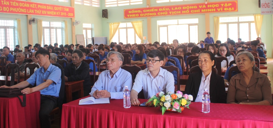 Đông đảo đại biểu và đoàn viên thanh niên tham gia buổi nói chuyện chuyên đề