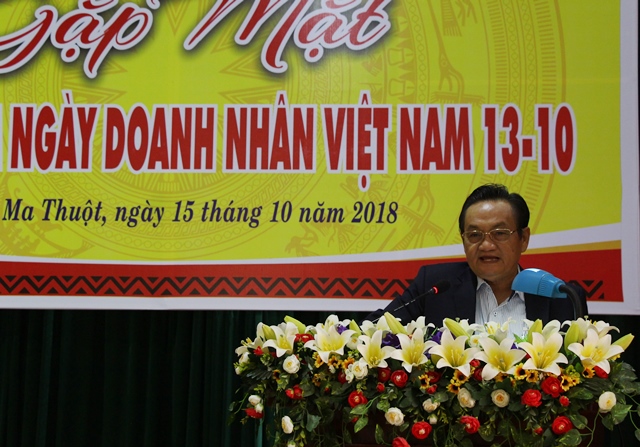 Tiến sĩ Trần Du Lịch chia sẻ thông tin với doanh nghiệp