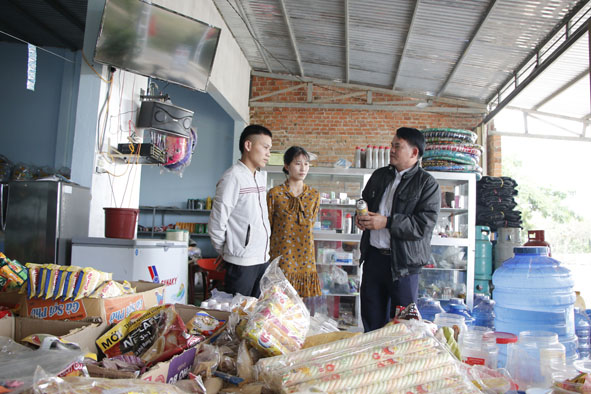 Hoạt động kinh doanh ở xã Ea Sin khởi sắc hơn trước, đóng góp thêm vào ngân sách của địa phương.