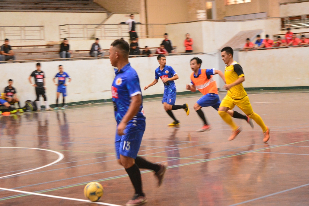 Một pha tấn công của các cầu thủ 