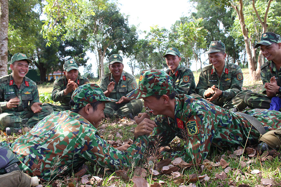 Phút giải lao của các chiến sĩ súng máy phòng không 12,7mm.