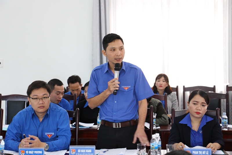 Đại diện Huyện Đoàn Ea H'leo đóng góp ý kiến tại hội nghị