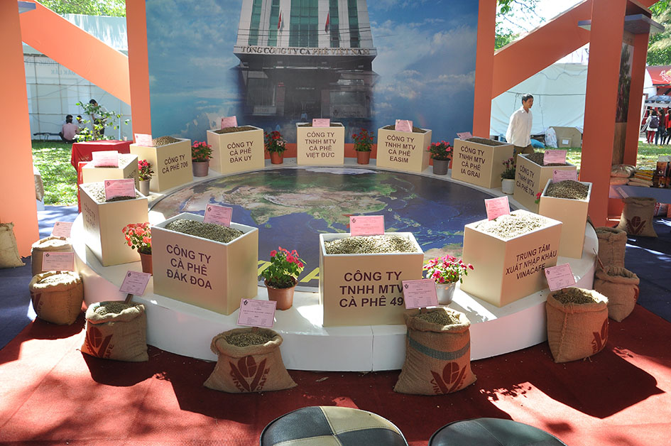 Trưng bày, giới thiệu thường xuyên sản phẩm cà phê để du khách tham quan, trải nghiệm cũng là giải pháp góp phần gia tăng chuỗi giá trị cho ngành hàng này.