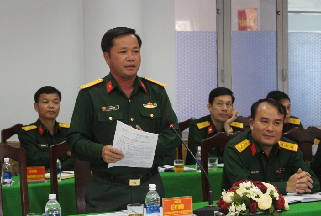 Đại tá Lê Mỹ Danh, Chỉ huy trưởng Bộ Chỉ huy Quân sự tỉnh phát biểu tại hội nghị