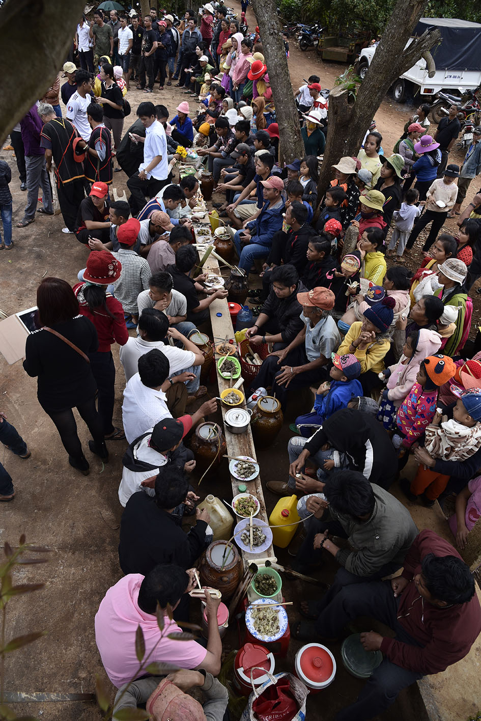 ... và cùng nhau thưởng thức những món ăn truyền thống của người Xê Đăng.