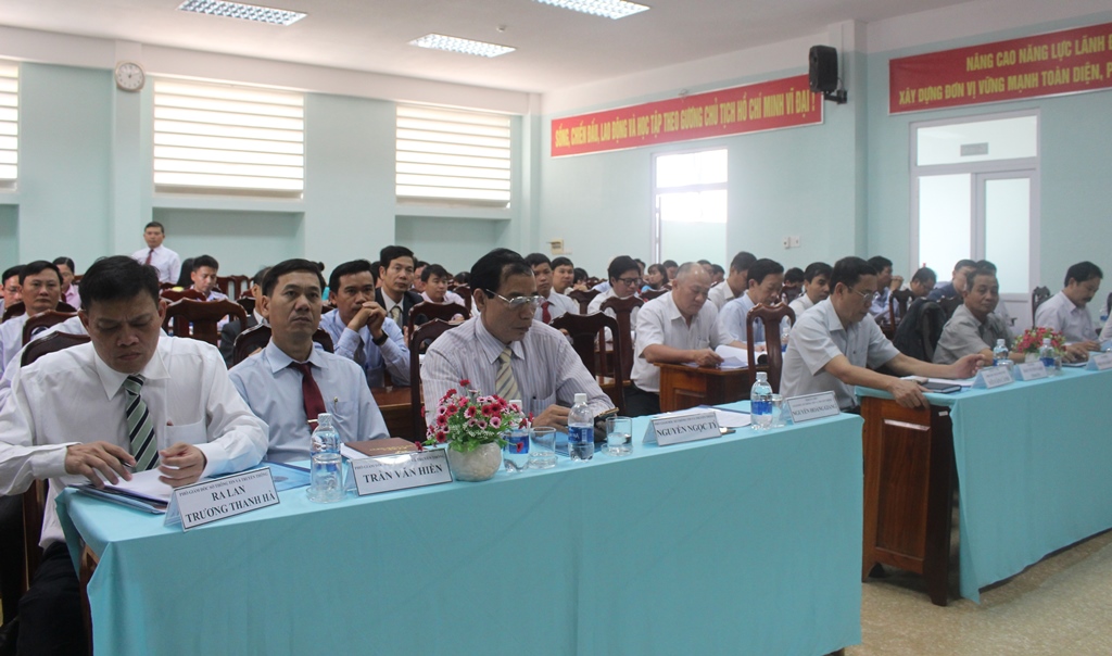 Đại biểu tham dự Hội nghị.