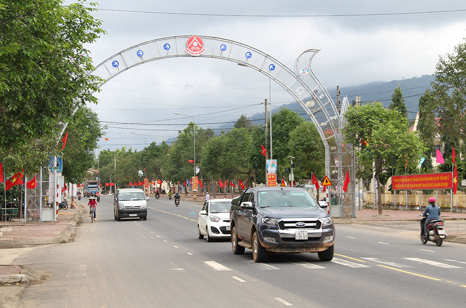 Bộ mặt thị trấn M'Đrắk đã có nhiều đổi thay.