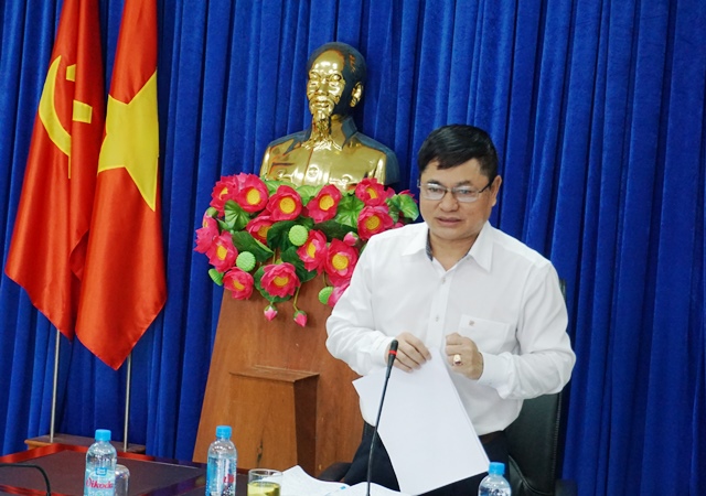 Phó Bí thư Thường trực Tỉnh ủy Phạm Minh Tấn phát biểu chỉ đạo tại cuộc họp.