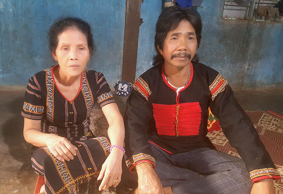 Vợ chồng nghệ nhân Ama Kim ở xã Yang Mao. 