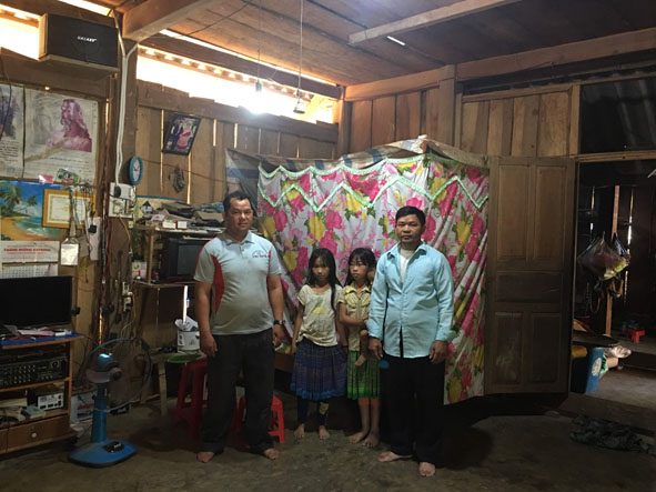 Nhờ có điện lưới quốc gia, nhiều gia đình trong thôn Ea Bra không còn cảnh tù mù.